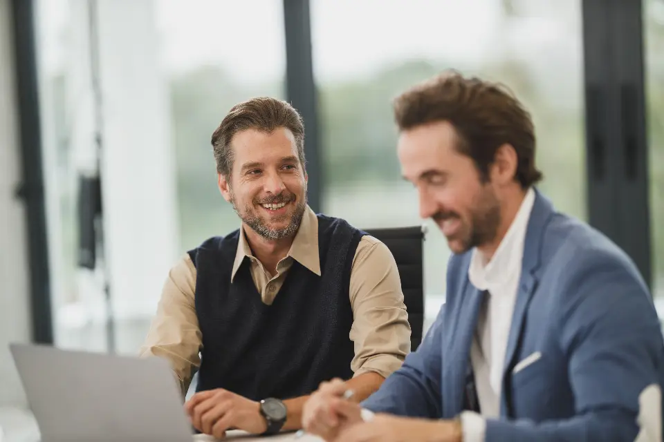 دعم المستثمرين والشركات